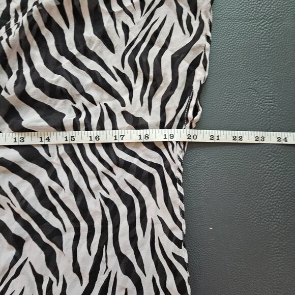 Victoria's Secret Zebra Coverup - Picture 5 of 5